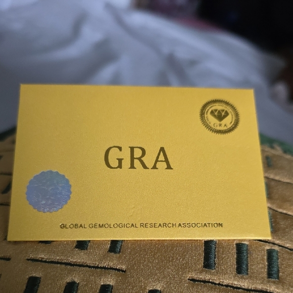 Elegant Silver Diamond Ring Size 9 - Picture 10 of 14